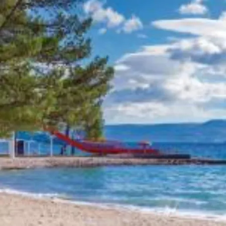 Three Bedroom With Balcony And Sea View Apartment *
