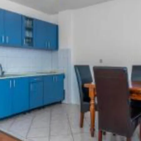 Three Bedroom With Balcony And Sea View דירה *