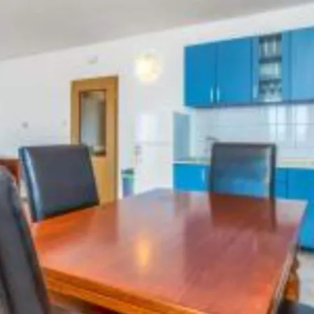 Apartment Three Bedroom With Balcony And Sea View *