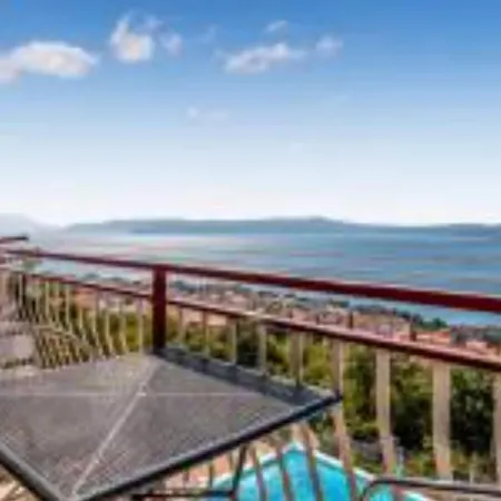 Three Bedroom With Balcony And Sea View *