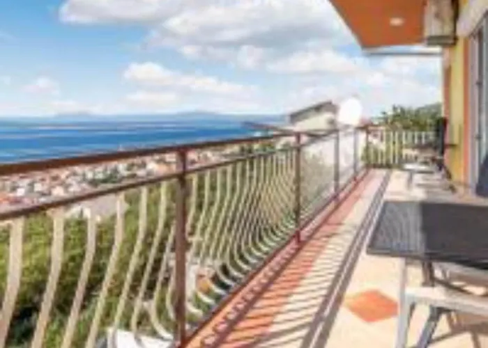 Three Bedroom With Balcony And Sea View Crikvenica