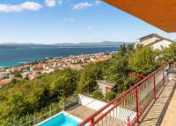 Three Bedroom With Balcony And Sea View