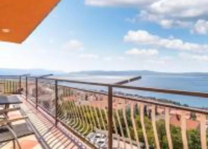 Three Bedroom With Balcony And Sea View Apartman