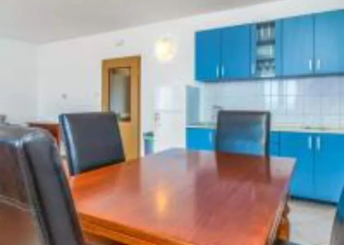 Apartman Three Bedroom With Balcony And Sea View *
