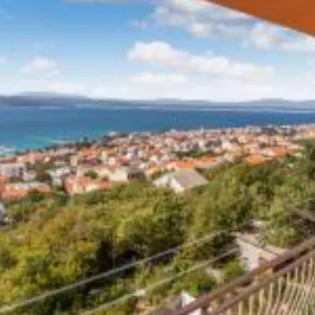 Three Bedroom With Balcony And Sea View *